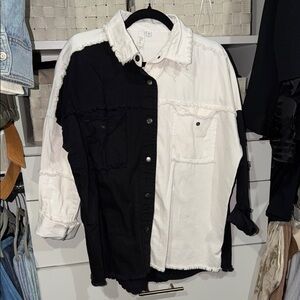 ELAN Black and White Button-Up Shirt